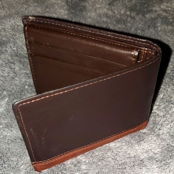 Perry Ellis Bi-Fold Wallet - Picture 2 of 5